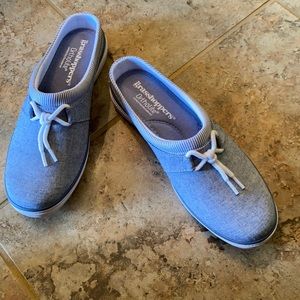 Grasshopper Ortholite mules.